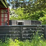 Log With View Of Meadow And Sea 度假居 *