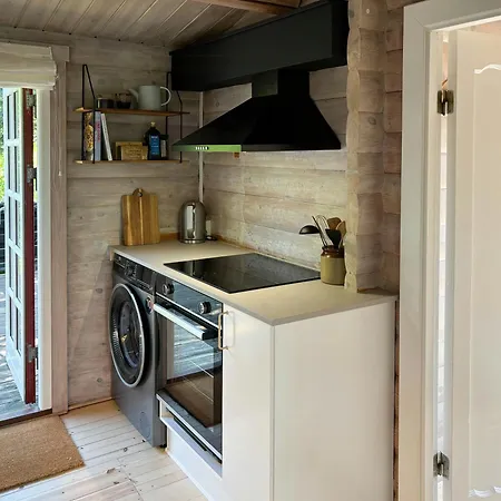 Feriehus Log With View Of Meadow And Sea