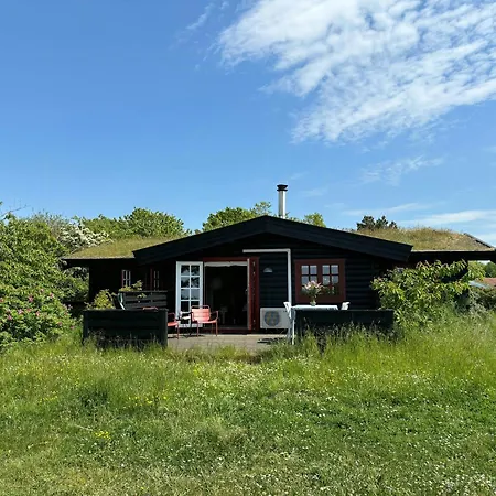 Log With View Of Meadow And Sea Holiday home *