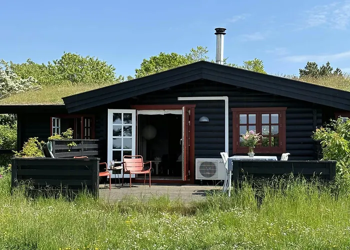 Log With View Of Meadow And Sea Feriehus Tranekær