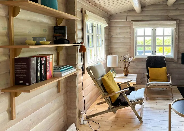 Log With View Of Meadow And Sea Feriehus *