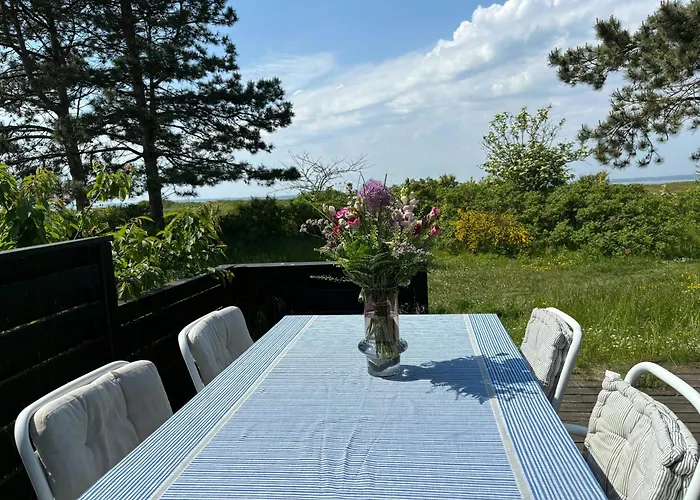 Log With View Of Meadow And Sea Feriehus *