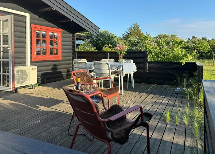 Feriehus Log With View Of Meadow And Sea Tranekær