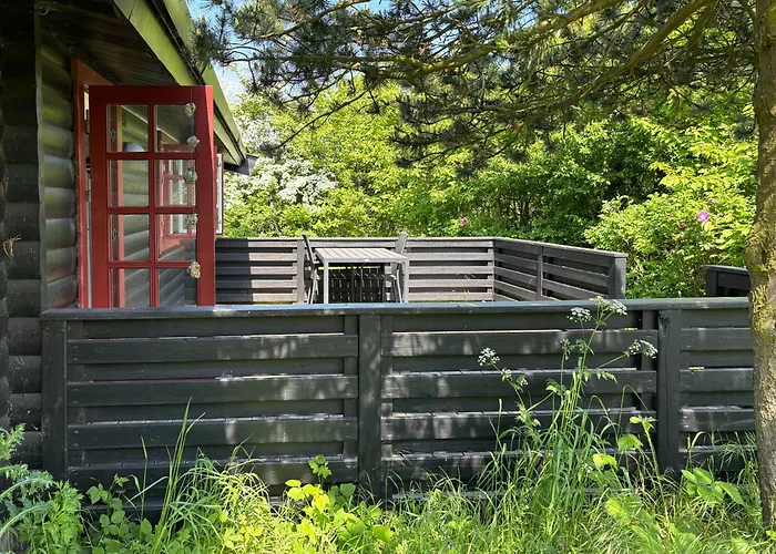Log With View Of Meadow And Sea Feriehus *